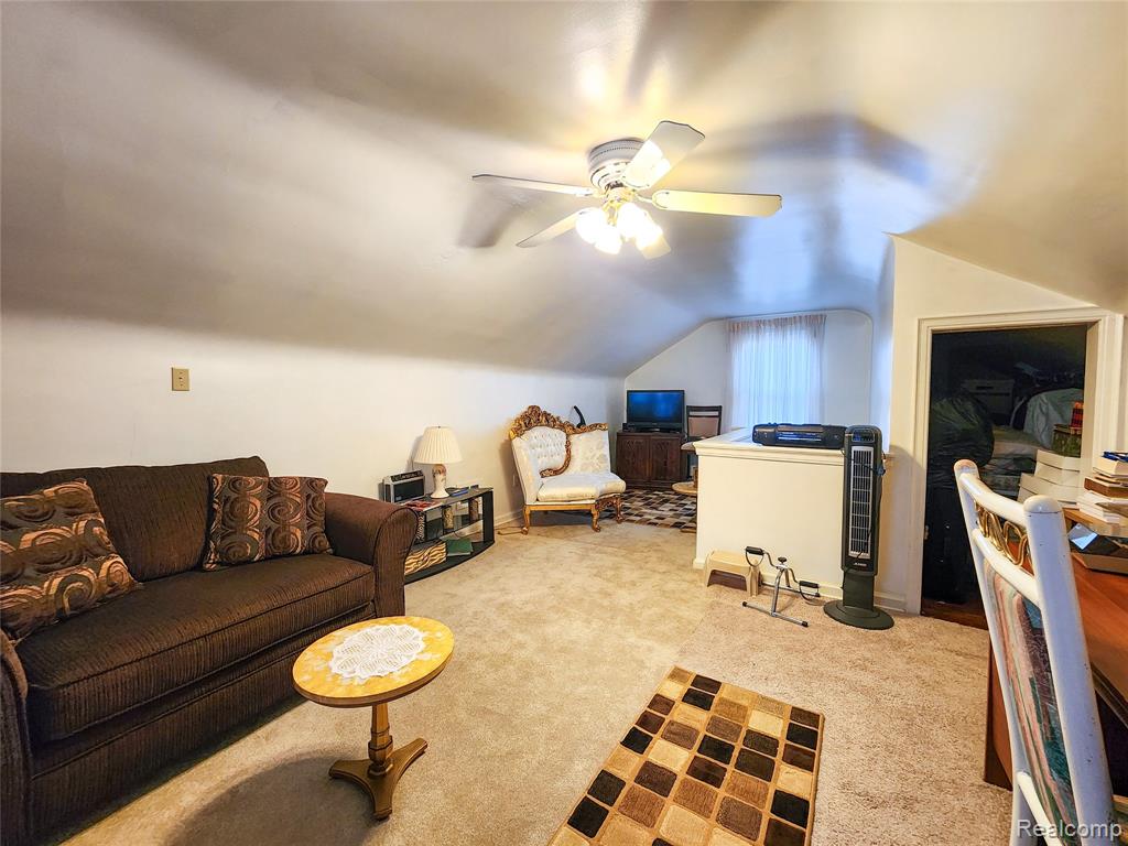 18489 Whitcomb Street Property Photo 24