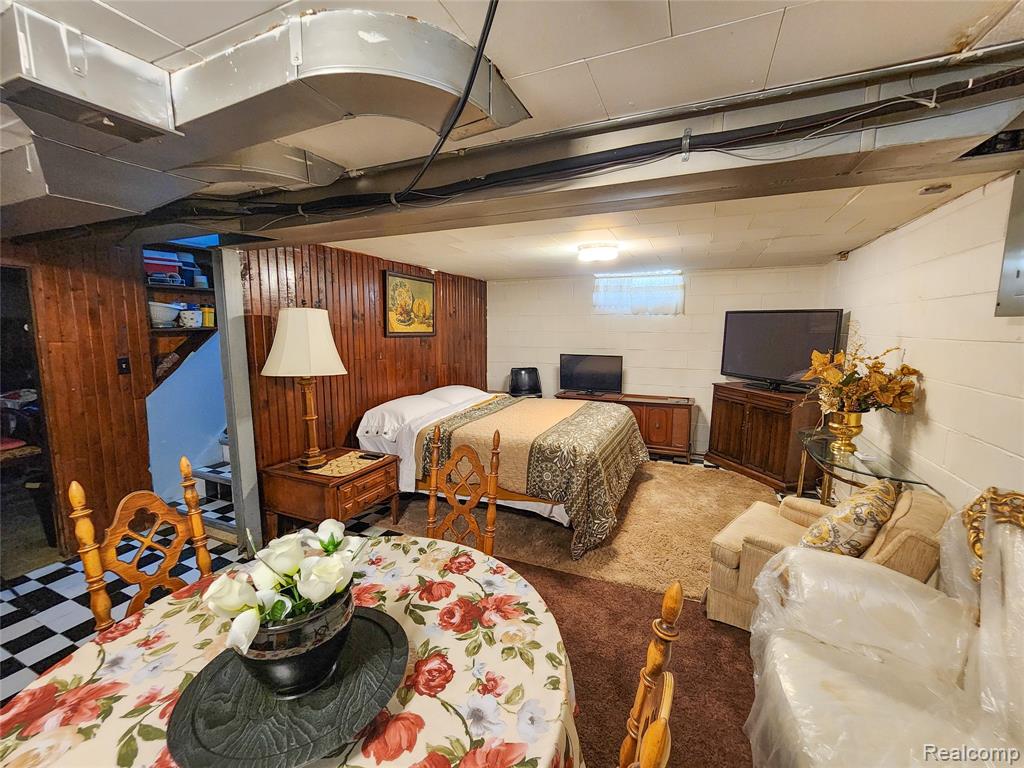 18489 Whitcomb Street Property Photo 26