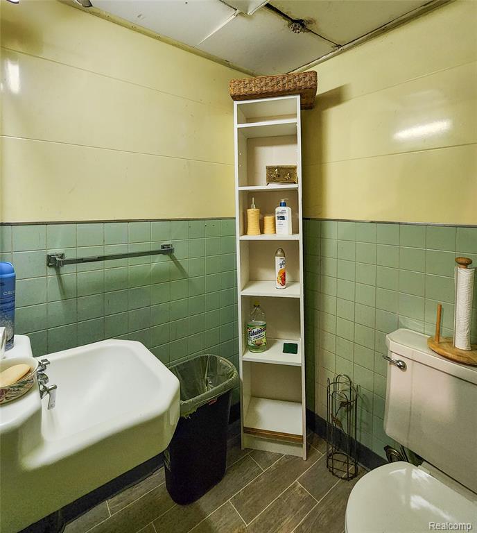 18489 Whitcomb Street Property Photo 28