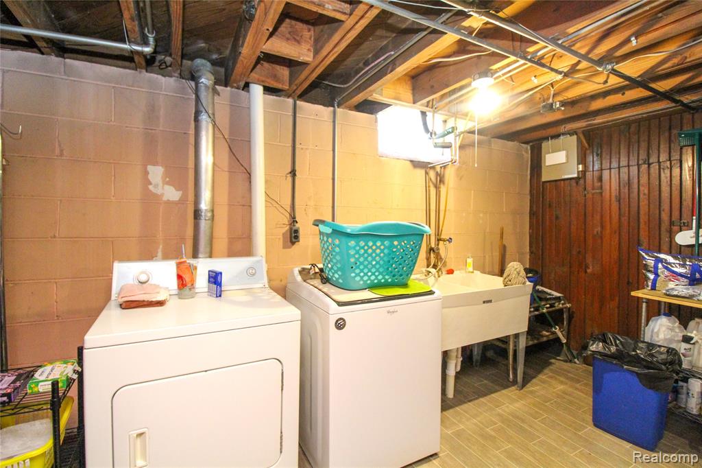 18489 Whitcomb Street Property Photo 30