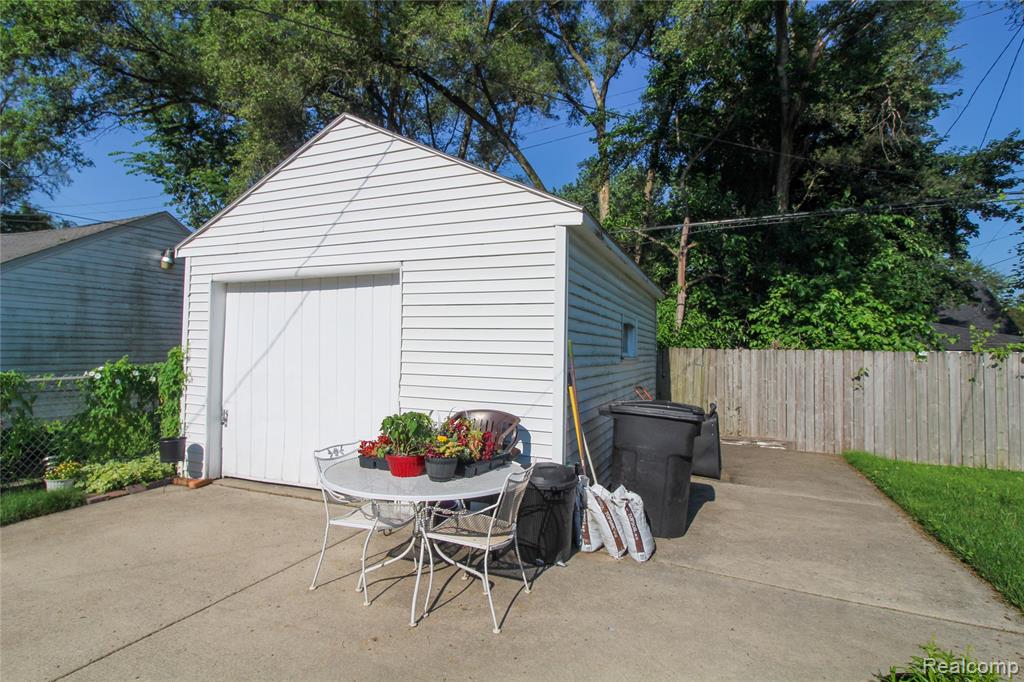 18489 Whitcomb Street Property Photo 32