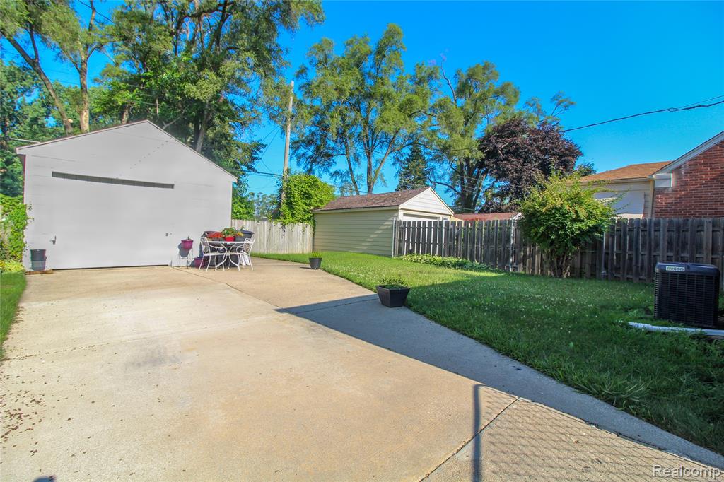 18489 Whitcomb Street Property Photo 33