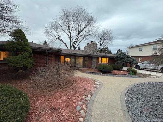 15865 Crescent Avenue Property Photo 1
