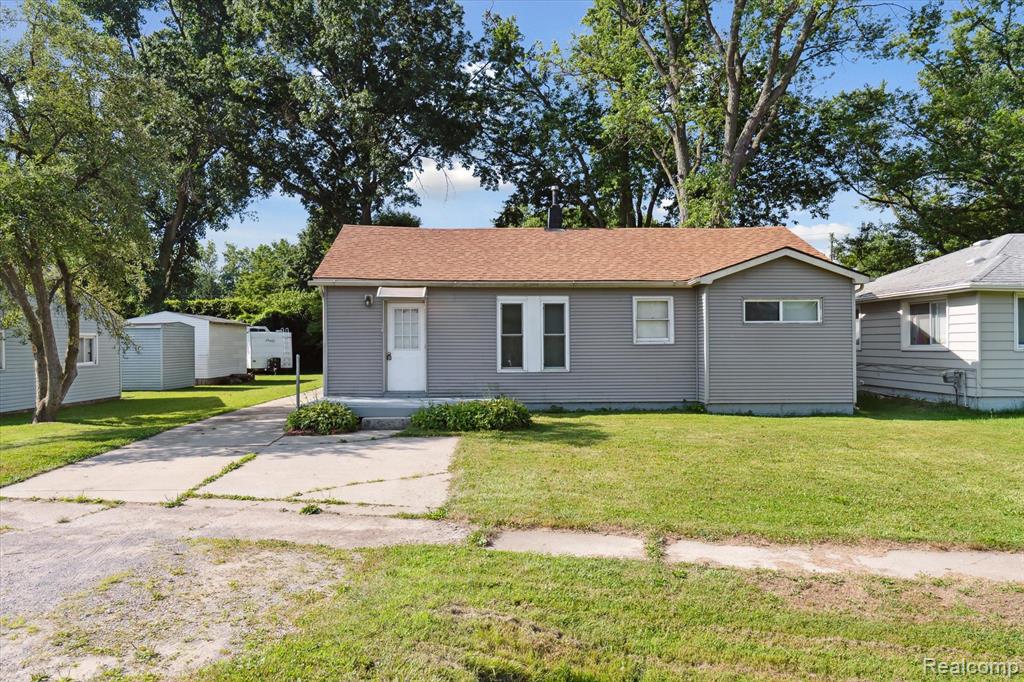 322 Michelson Road Property Photo 1