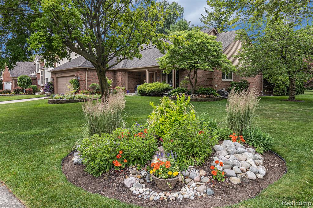 5131 Standish Drive Property Photo 1