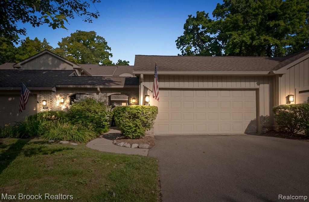 1125 Meadowglen Court Property Photo 1