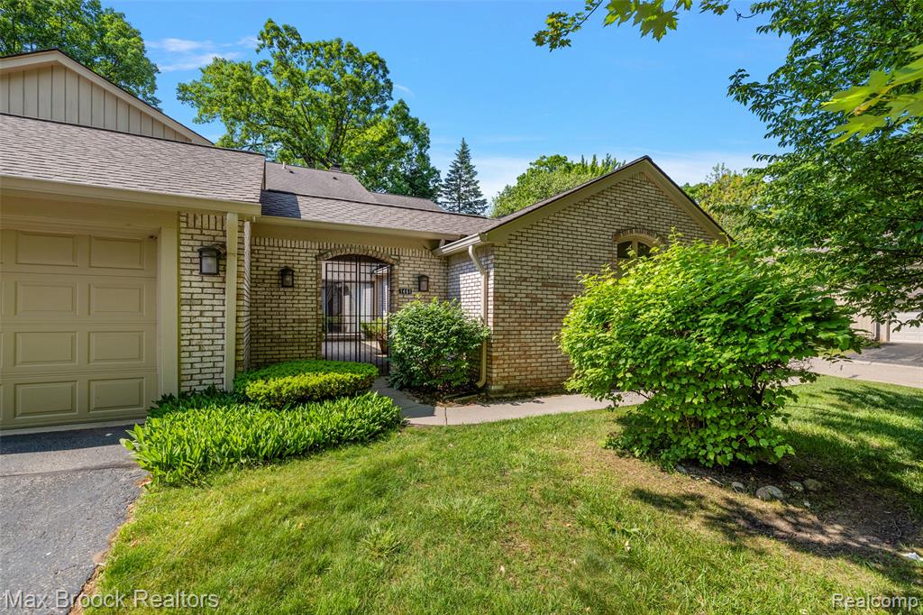 1461 Woodglen Lane Property Photo 1