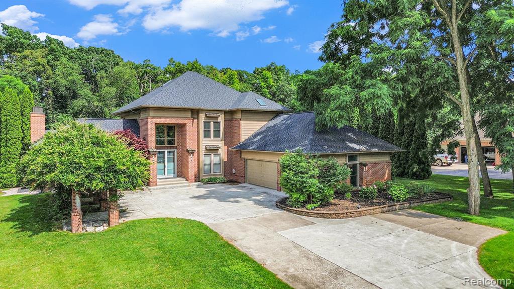 3135 Valley Oaks Drive Property Photo 1