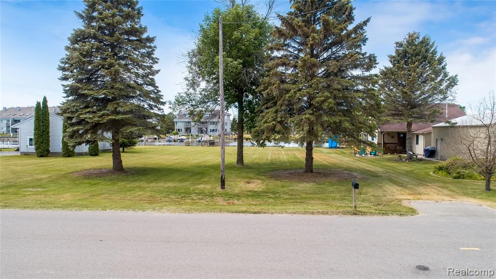 1840 S Riverside Drive Property Photo 8