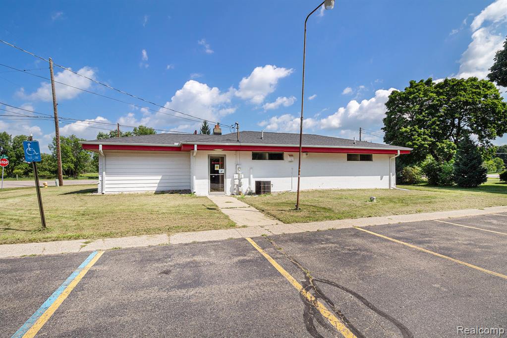 5204 Davison Road Property Photo 3