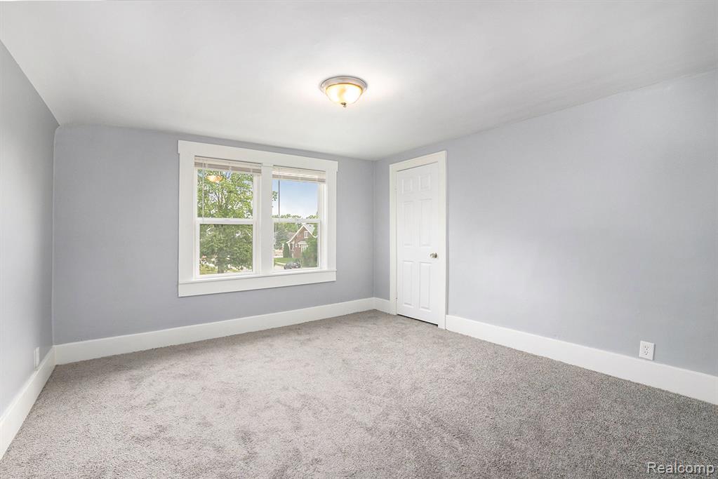 22497 Boulder Avenue Property Photo 9