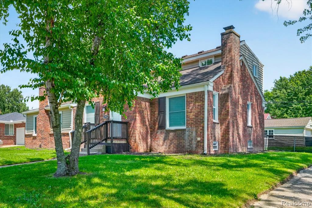 18902 Westmore Street Property Photo 2