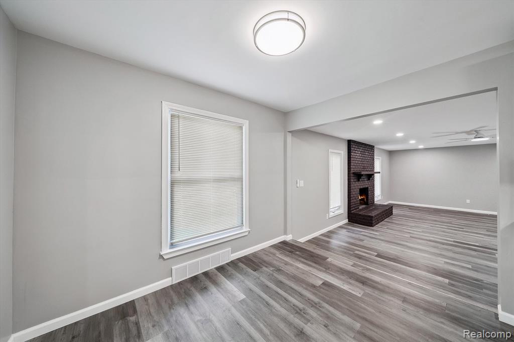 18902 Westmore Street Property Photo 7