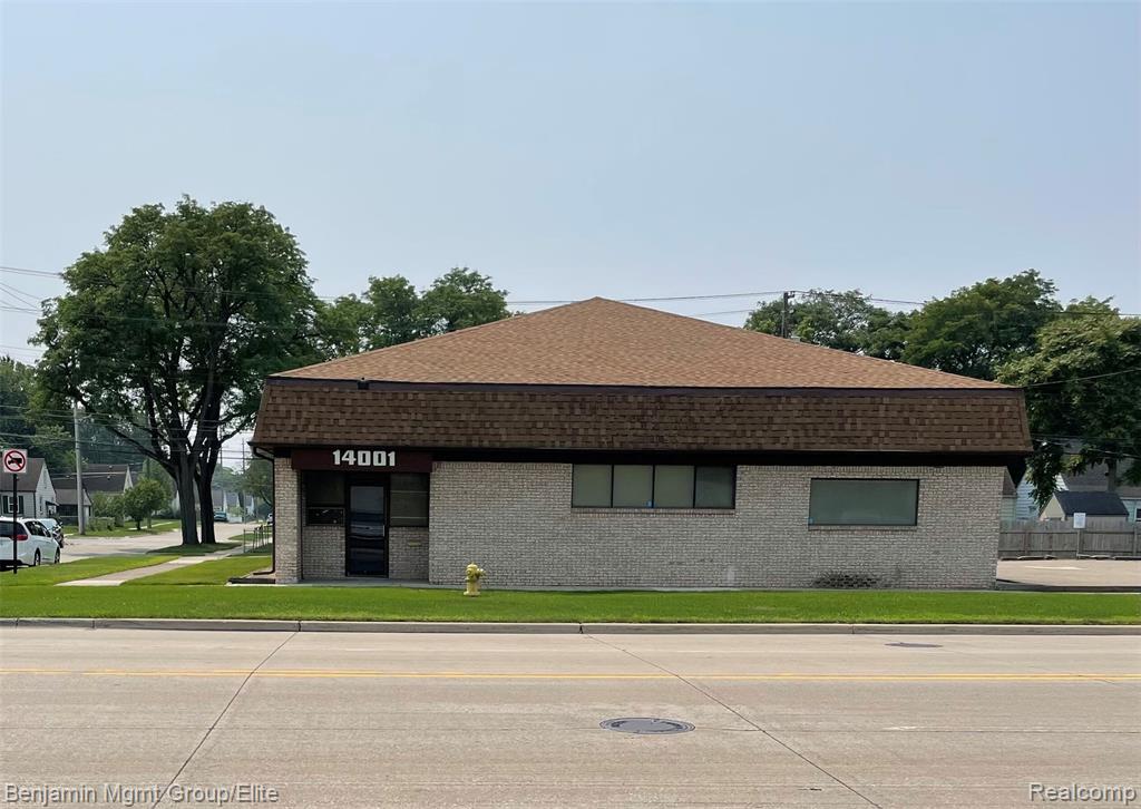 14001 W 11 Mile Road Property Photo 1