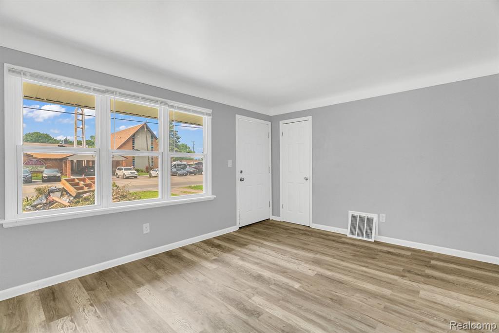 20220 Lahser Road Property Photo 9