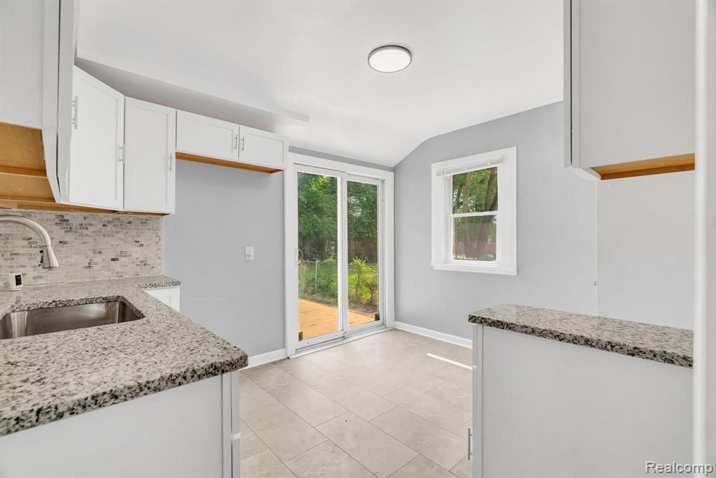 20220 Lahser Road Property Photo 11