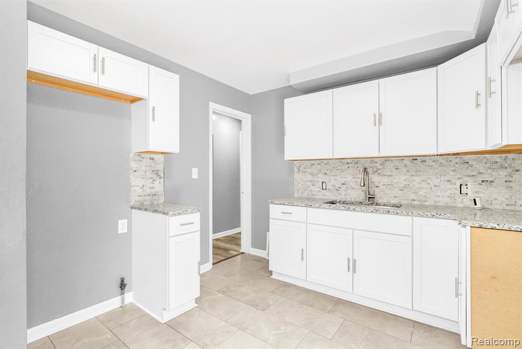 20220 Lahser Road Property Photo 13