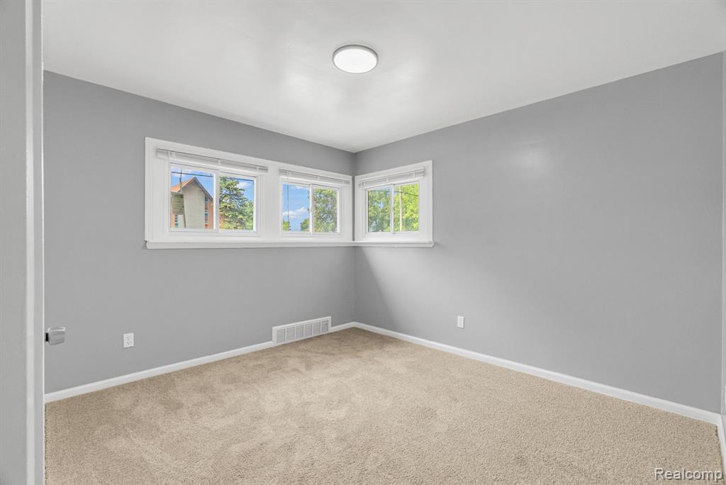 20220 Lahser Road Property Photo 16