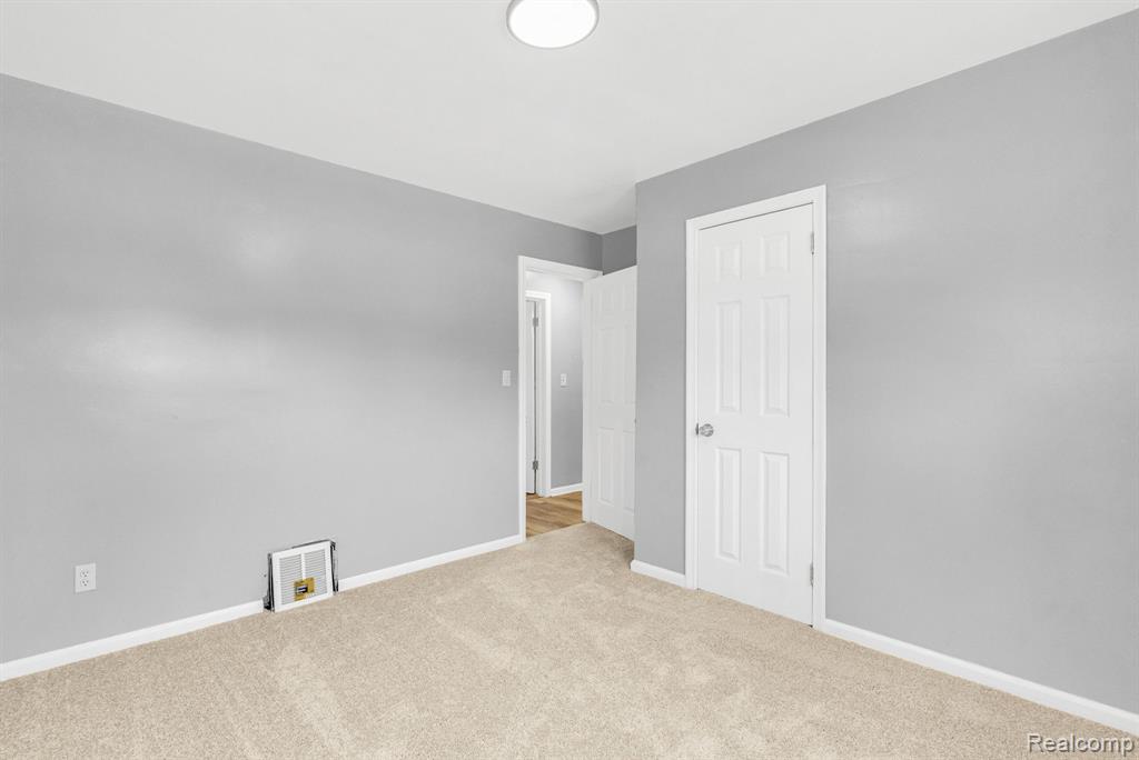 20220 Lahser Road Property Photo 17