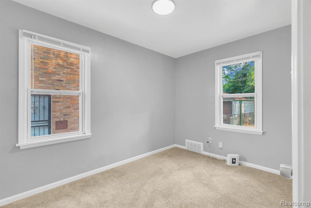 20220 Lahser Road Property Photo 18
