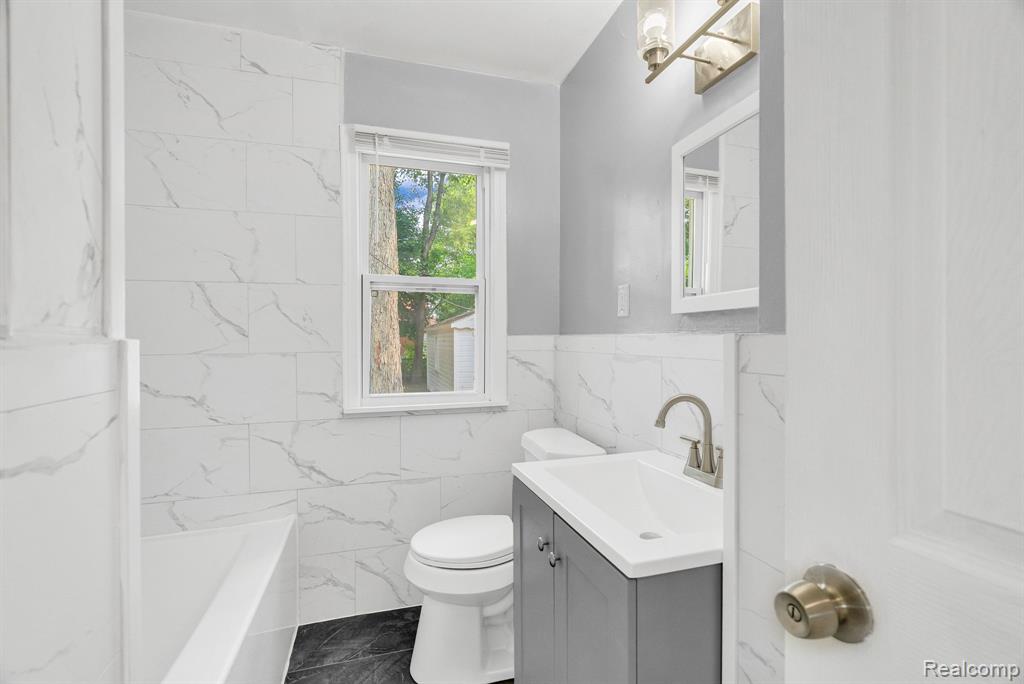 20220 Lahser Road Property Photo 20