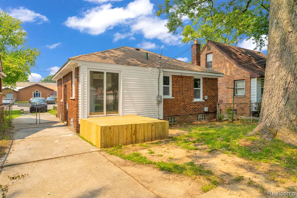 20220 Lahser Road Property Photo 22