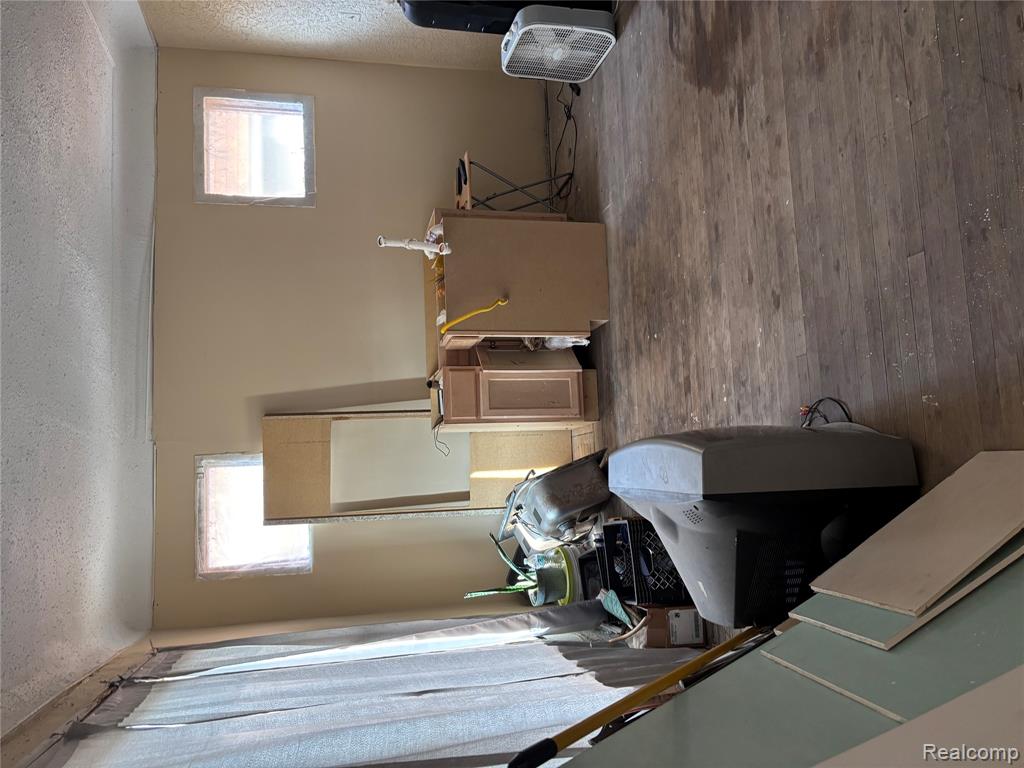 12757 Hampshire Street Property Photo 6