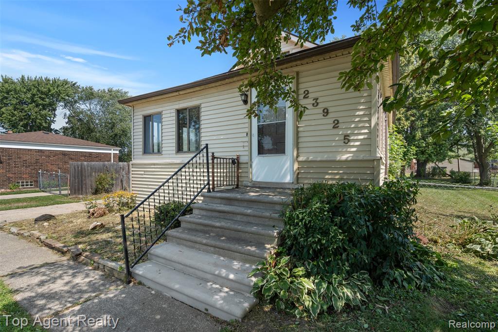 23925 Talbot Street Property Photo 1