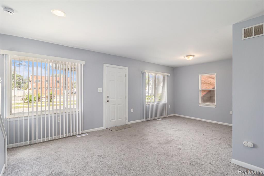 1054 E Troy Street Property Photo 4