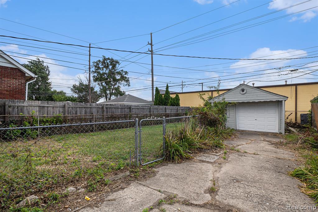 1054 E Troy Street Property Photo 22