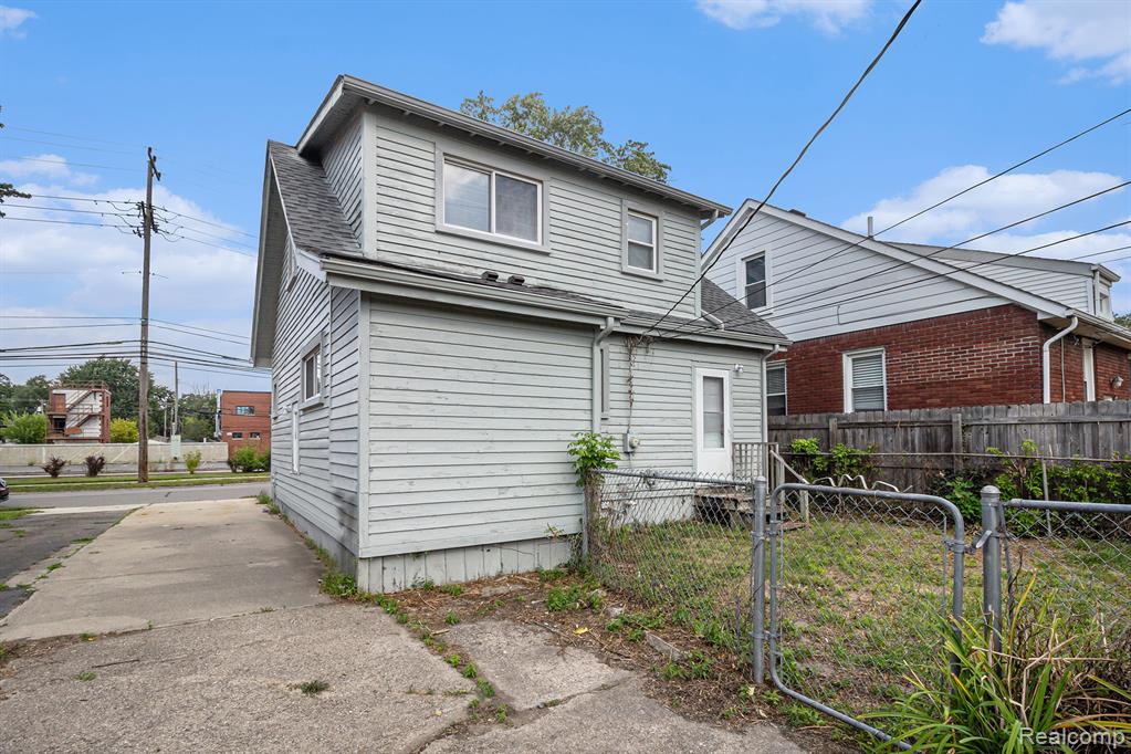1054 E Troy Street Property Photo 23