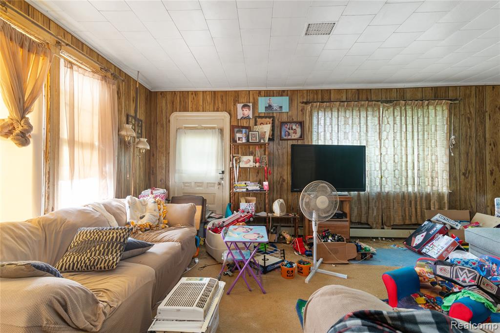 15602 Northline Road Property Photo 5