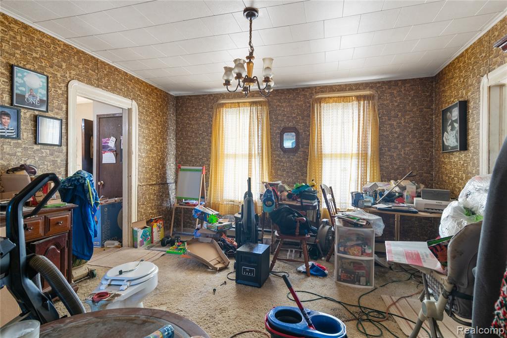 15602 Northline Road Property Photo 4
