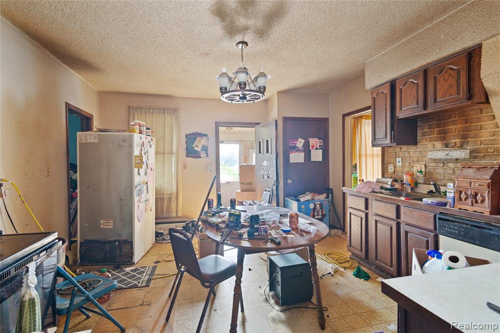 15602 Northline Road Property Photo 10