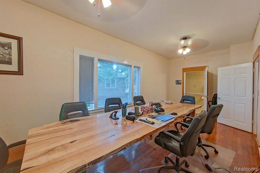 515 E Grand River Avenue Property Photo 27