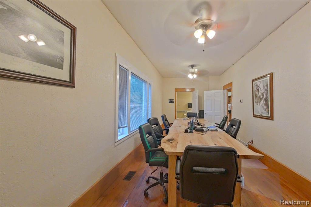 515 E Grand River Avenue Property Photo 28