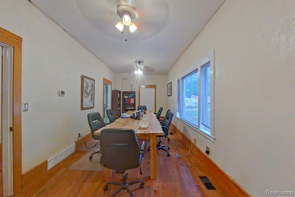515 E Grand River Avenue Property Photo 29