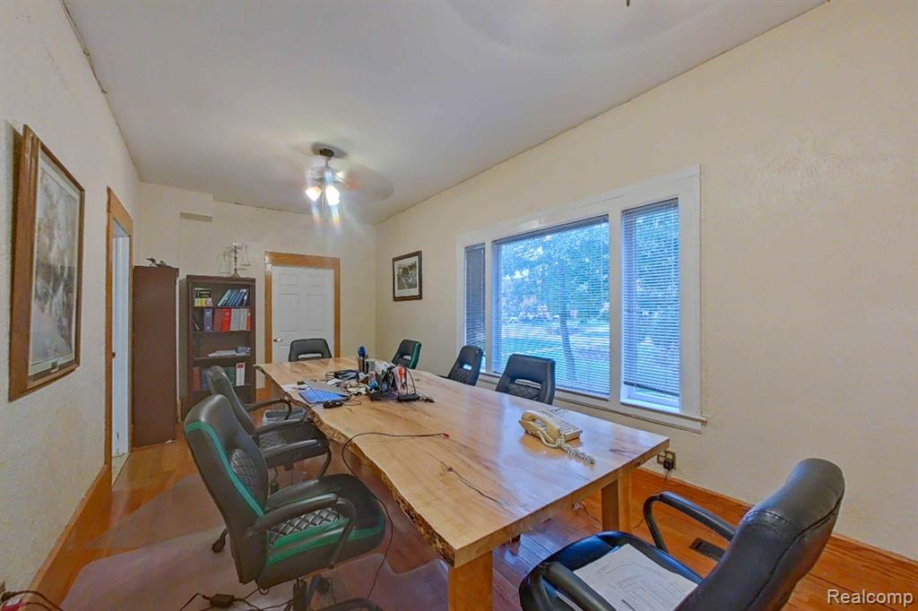 515 E Grand River Avenue Property Photo 30