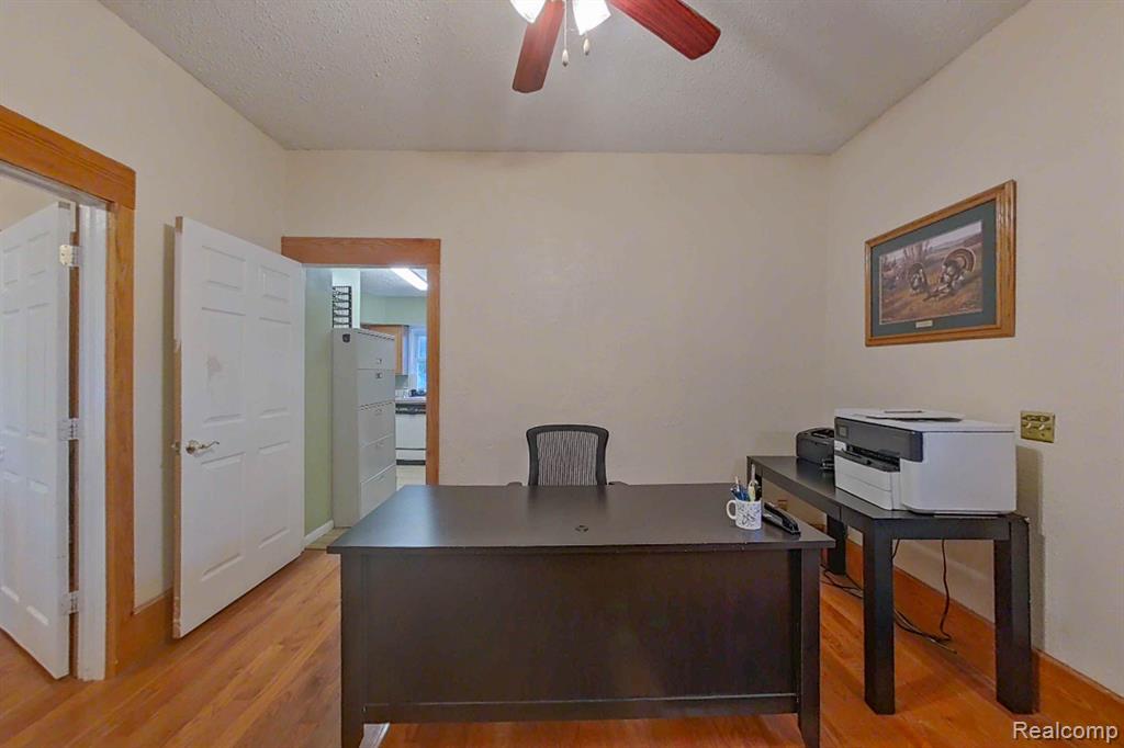 515 E Grand River Avenue Property Photo 32