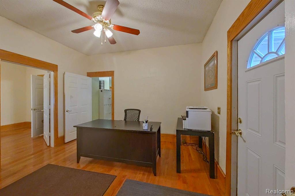 515 E Grand River Avenue Property Photo 34