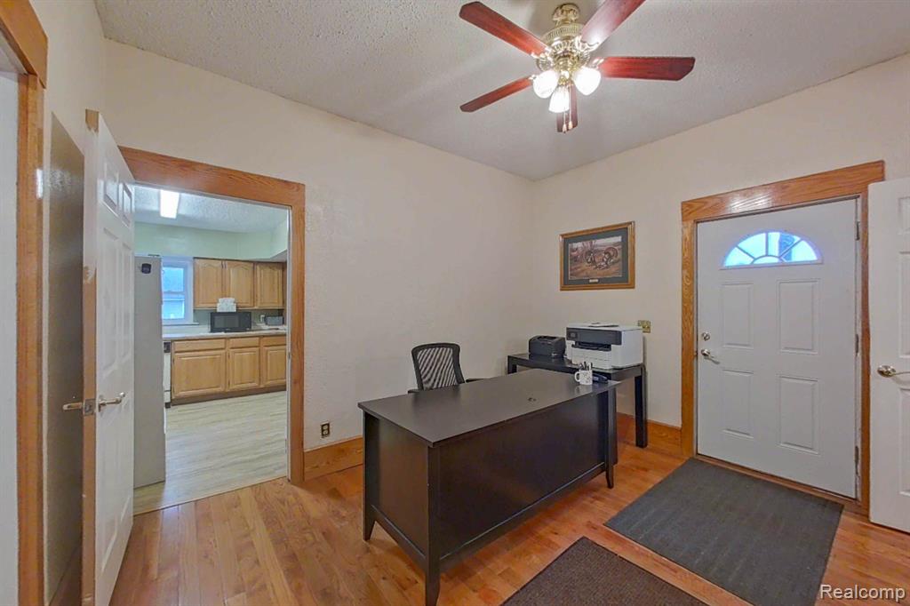 515 E Grand River Avenue Property Photo 35