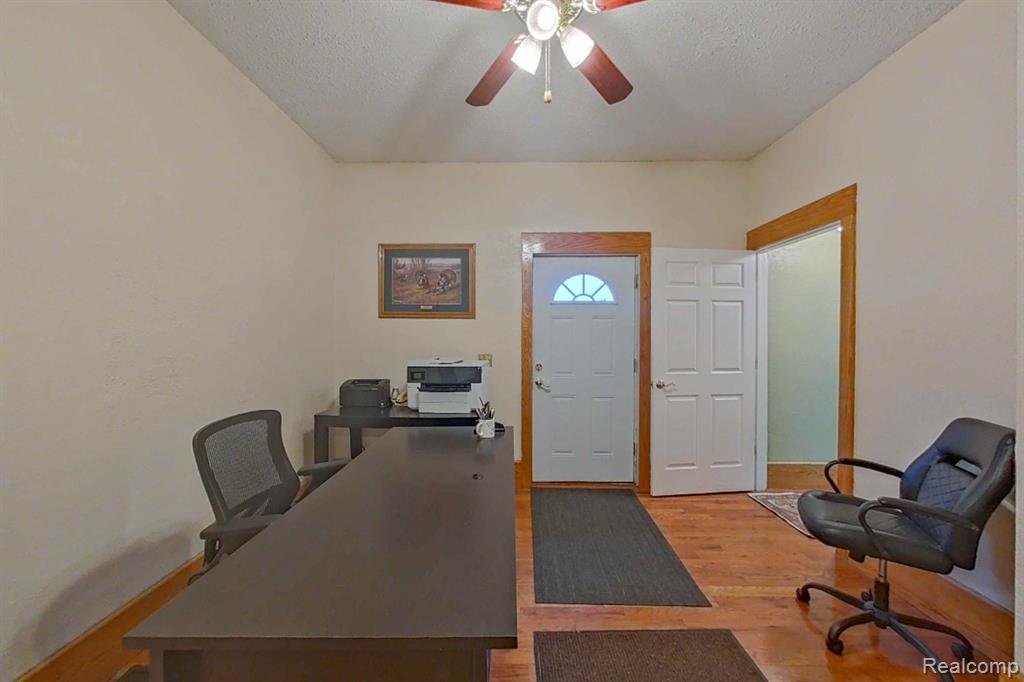 515 E Grand River Avenue Property Photo 36