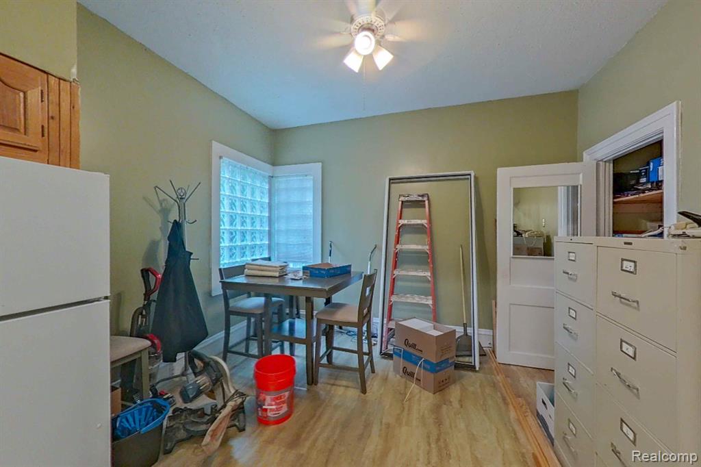 515 E Grand River Avenue Property Photo 38