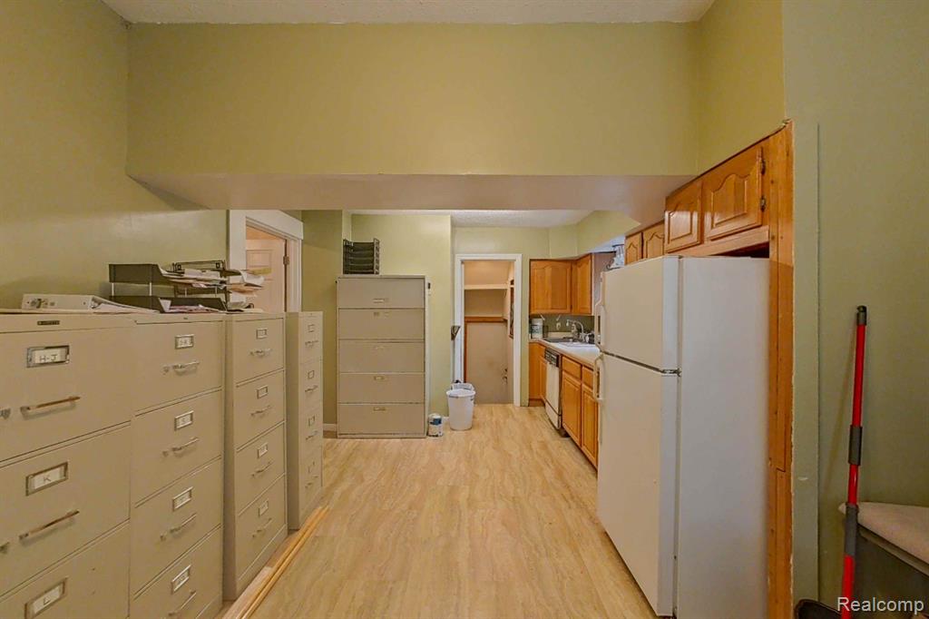 515 E Grand River Avenue Property Photo 39