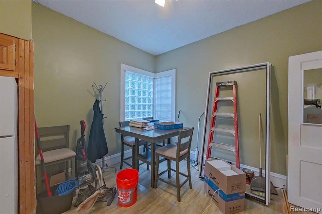 515 E Grand River Avenue Property Photo 40