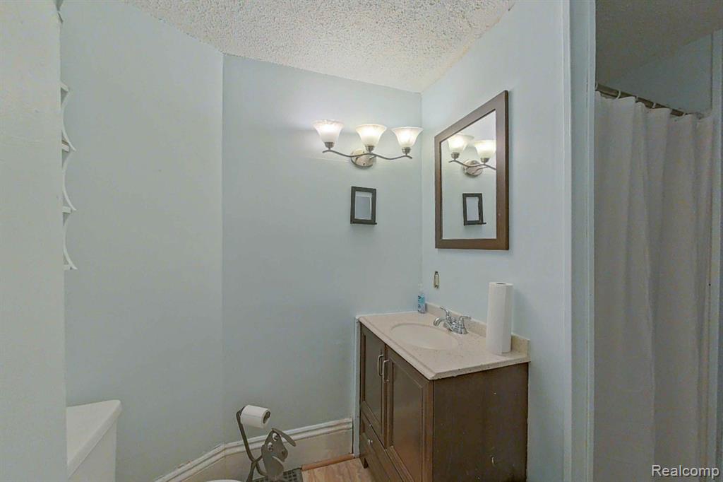 515 E Grand River Avenue Property Photo 50