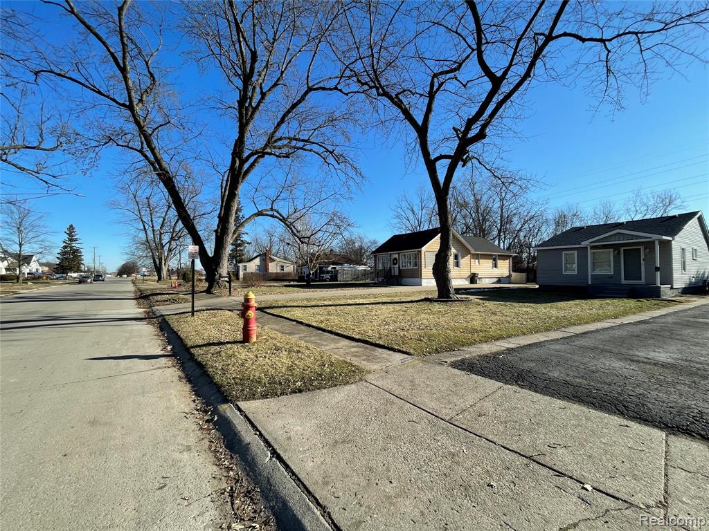 26431 Trowbridge Street Property Photo 8