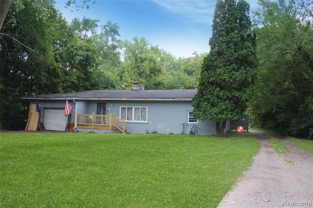 35344 Ecorse Road Property Photo 3