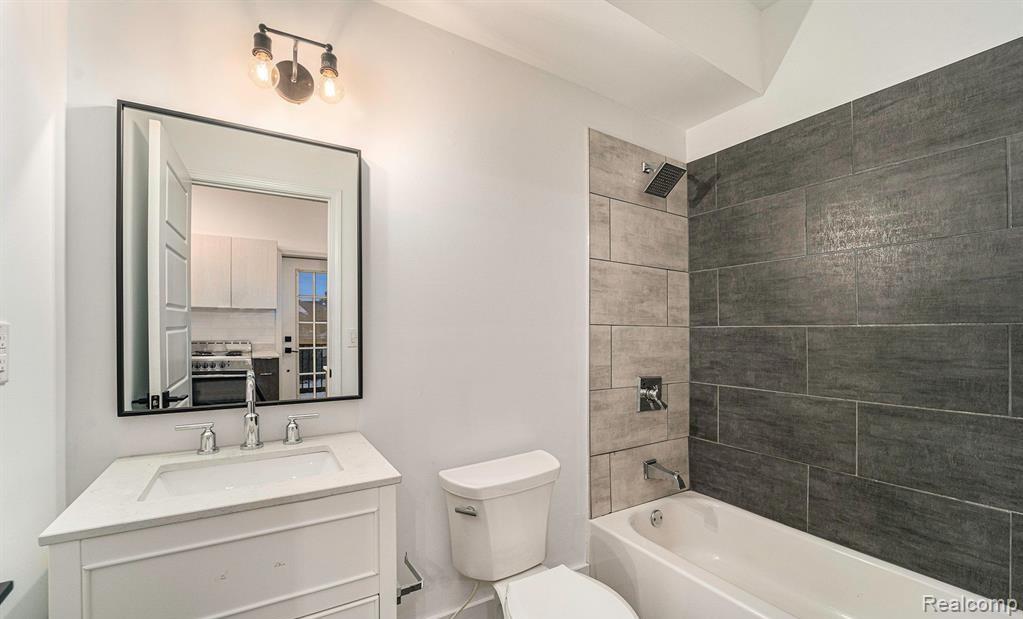 1533 Ash Street Property Photo 2