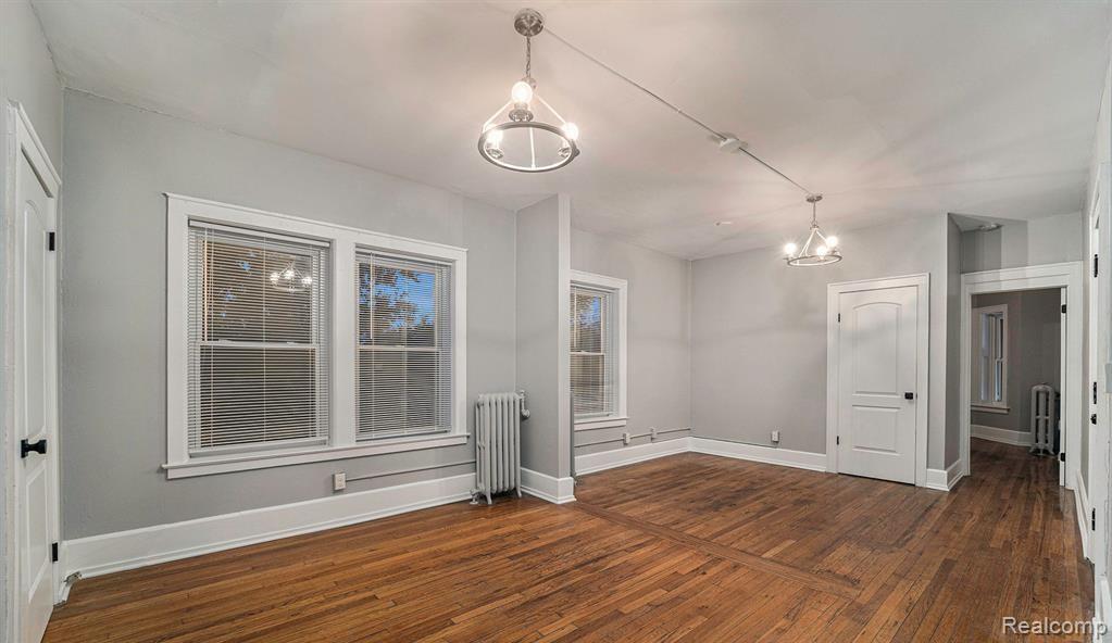 1533 Ash Street Property Photo 3
